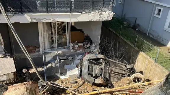 İzmir Menemen'de istinat duvarı çöktü : Müteahhit gözaltına alındı