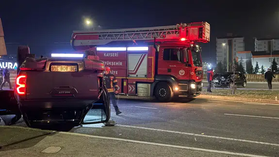 Kayseri'de kaza : Otomobil takla attı, 2 sürücü yaralandı
