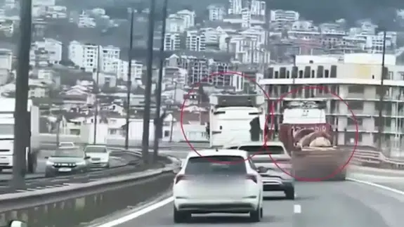 Bakan Yerlikaya duyurdu : Sol şeridi işgal eden sürücüye ceza uygulandı