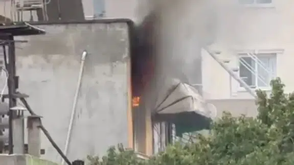 Adana'da yangın : Eşyalar kullanılamaz hale geldi