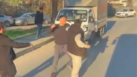 Arnavutköy’de trafikte yumruklu kavga