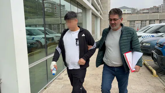 Samsun'da bıçaklı kavga : 3 kişi yaralandı, 2 çocuk gözaltına alındı!