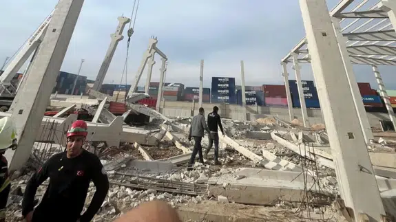 Mersin'de inşaatta duvar ve kolan çöktü : 2'si ağır 3 işçi yaralandı