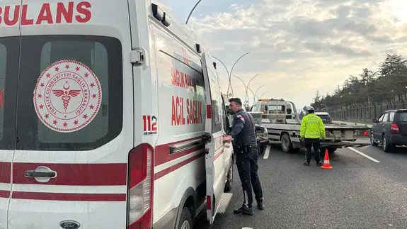Ankara'da 4 araçlı zincirleme kazada 3 kişi yaralandı
