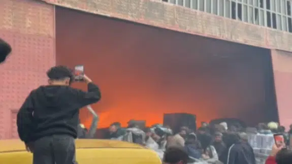 Şanlıurfa Evren Sanayi Sitesi’nde otomotiv deposunda yangın : Milyonlarca TL zarar