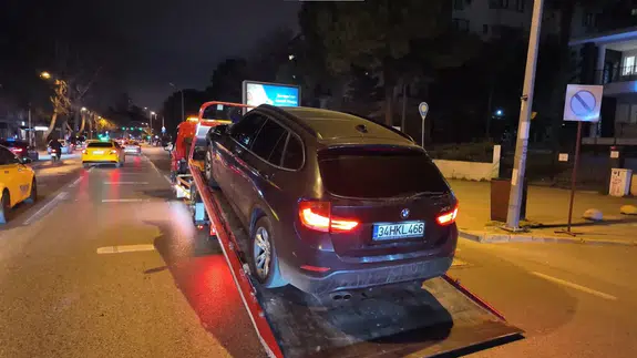 Kadıköy’de makas atan sürücüye 90 bin lira ceza : Ehliyetine el konuldu