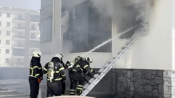 Aksaray'da prizde unutulan şarj aleti yangına neden oldu