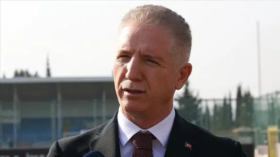 Vali Davut Gül, Fatih'te çöken binadan kurtarılan yaralıları ziyaret etti