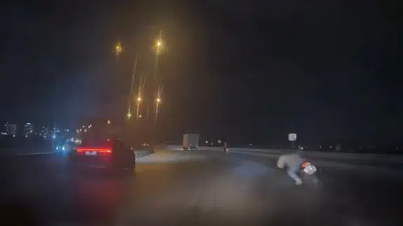 Bursa'da motosiklet kazası kameraya yansıdı : Virajı alamayan sürücü yola savruldu