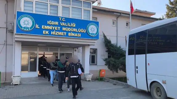 Iğdır'da uyuşturucu satıcılarına operasyon : 9 şüpheli tutuklandı