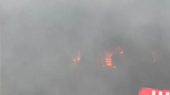 Rize'de inşaatta yangın : Alevler kontrol altına alındı