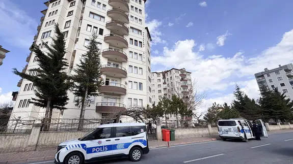 Kayseri’de 3. kattan düşen otizmli çocuk hastaneye kaldırıldı