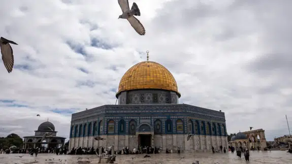 Mescid-i Aksa 41 gün sonra ibadete açıldı