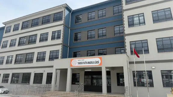 Mersin'de bir lise öğrencisi silahla yakalandı