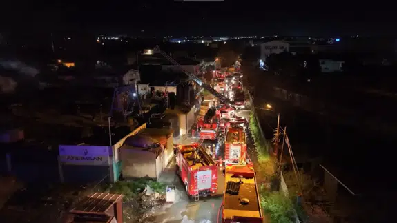 Tuzla'da fabrika yangını : Çok sayıda ekip sevk edildi