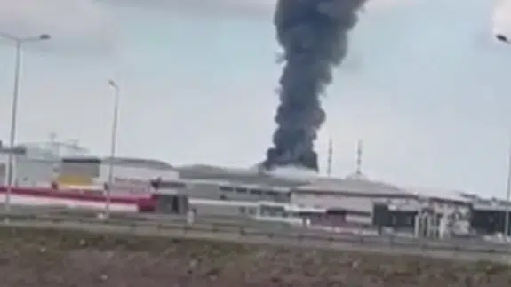 Ankara Yenimahalle'de mobilya fabrikasında yangın : Çok sayıda ekip müdahale ediyor