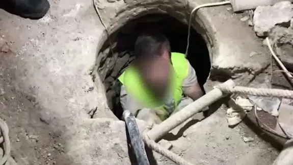 Fatih'te arkeolojik sit alanında define operasyonu! 'Kuyu taştı' dediler, suçüstü yakalandılar