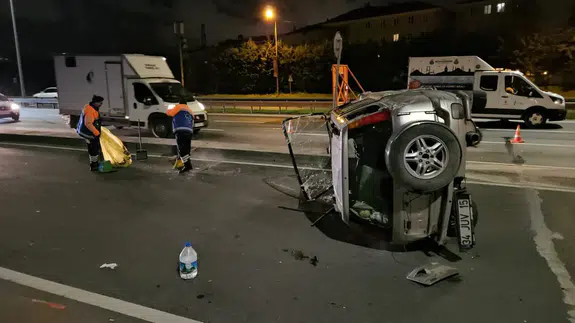 Kağıthane'de kaza : Alkollü sürücü cipe çarptı