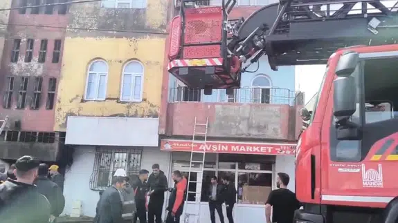 Mardin’de müstakil ev yangını : 4 kişi dumandan etkilendi