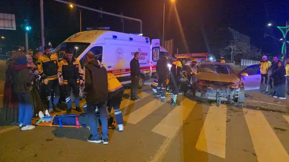 Bingöl'de iki aracın çarpışması sonucu 5 kişi yaralandı