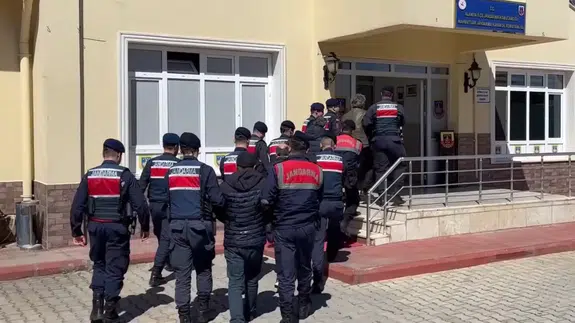 Antalya’da sentetik ecza operasyonu : 1’i doktor 6 şüpheli yakalandı