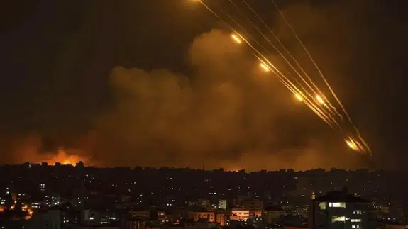İran'dan İsrail'e yönelik füze saldırıları sürüyor