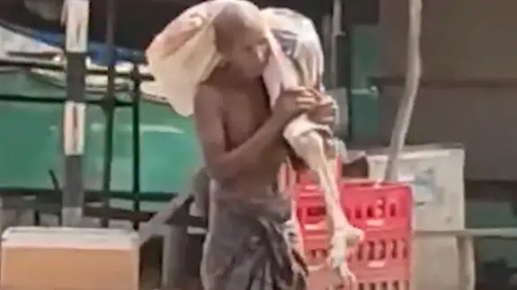 Hindistan'da inanılmaz olay : Banka görevlileri isteyince kardeşinin iskeletiyle şubeye gitti