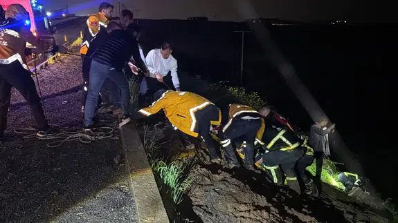 Şanlıurfa'da otomobil şarampole uçtu, 5 kişi yaralandı