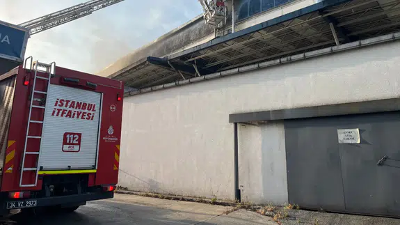 Esenyurt'ta poşet fabrikasında yangın çıktı