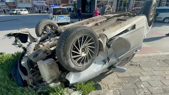 Karaman'da otomobil ters döndü : Sürücü yaralandı