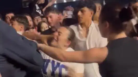 Bursa'da konser alanında tekmeli yumruklu kavga : O anlar kamerada