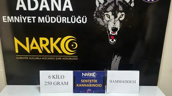 Adana'da otomobil kapısına gizlenmiş 6 kilo 250 gram sentetik uyuşturucu ele geçirildi