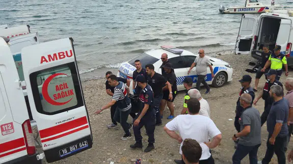 İznik Gölü'nde kaybolan 2 gencin cansız bedenine ulaşıldı