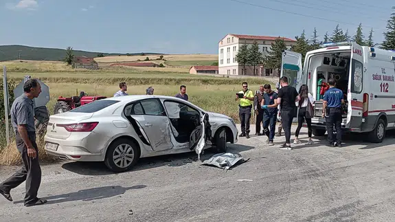 Tokat'ta iki otomobil kafa kafaya çarpıştı : Kazada 2 yaralı