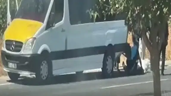 Otomobil yolcu minibüsüne çarptı: 12 yaralı
