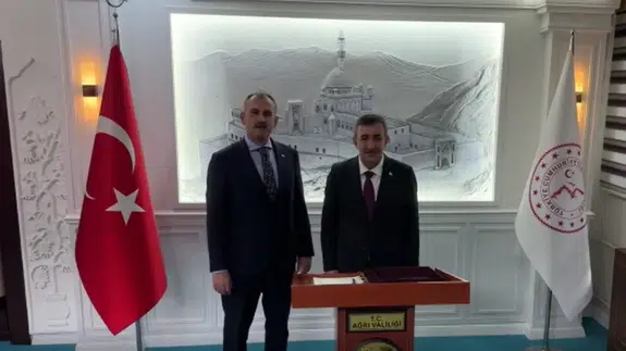 Cumhurbaşkanı Yardımcısı Yılmaz, Ağrı Valiliği'ni ziyaret etti