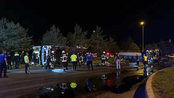 Otobüs ile yakıt tankeri taşıyan tır çarpıştı: 39 yaralı