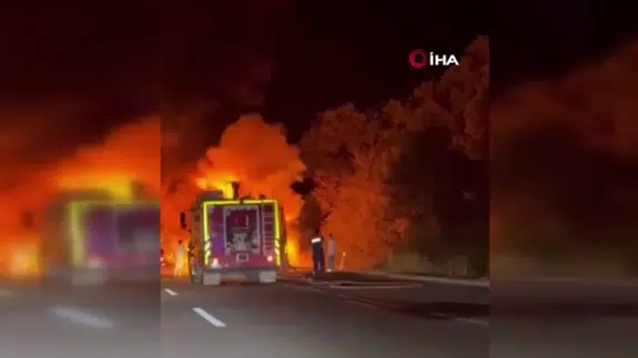 TEM Otoyolu'nda yolcu otobüsü alev alev