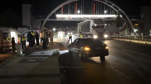 Aksaray'da makas atan araç, otomobile çarptı : 1 yaralı