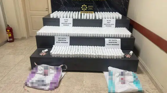 Sakarya'da uyuşturucu sevkiyatına darbe : 4 şüpheli tutuklandı
