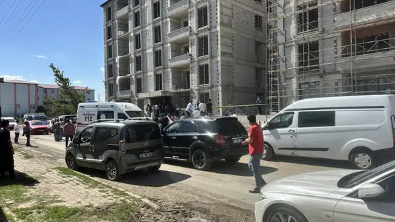 Erzurum'da inşaatın 5. katındaki iskeleden düşen işçi hayatını kaybetti
