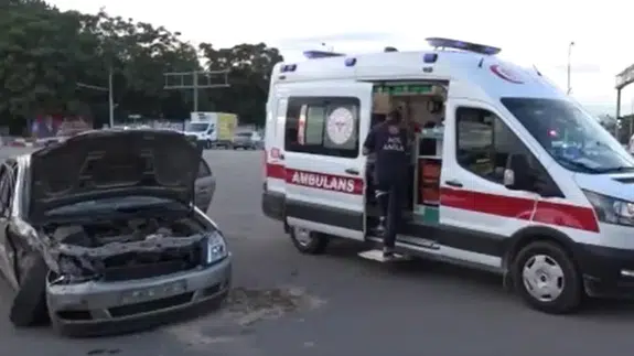 Malatya-Ankara kara yolunda iki otomobil çarpıştı: 3 kişi yaralandı