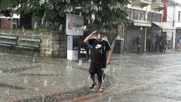 Çok sayıda ilde sağanak ve toz taşınımı bekleniyor