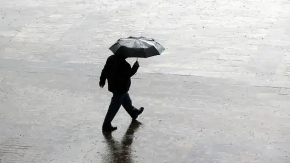 İstanbul’da aniden bastıran sağanak yağış hayatı felç etti :