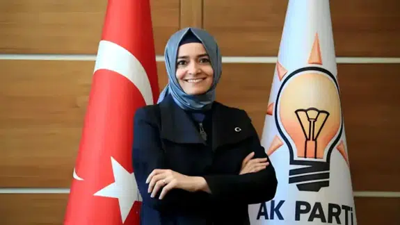 Fatma Betül Sayan Kaya görevinden istifa etti