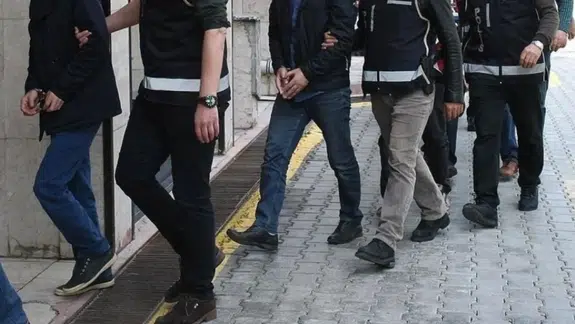 İstanbul merkezli 3 ilde FETÖ operasyonu: 10 şüpheli yakalandı