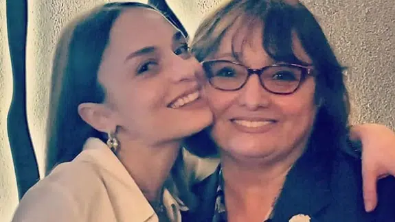 Nilperi Şahinkaya annesini andı : 1 yıl geçti fakat yüzyıldır yalnız gibiyim