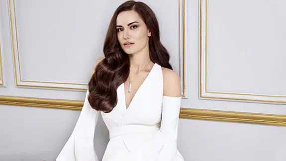 Fahriye Evcen yeni dizi projesiyle setlere dönüş yapmaya hazırlanıyor