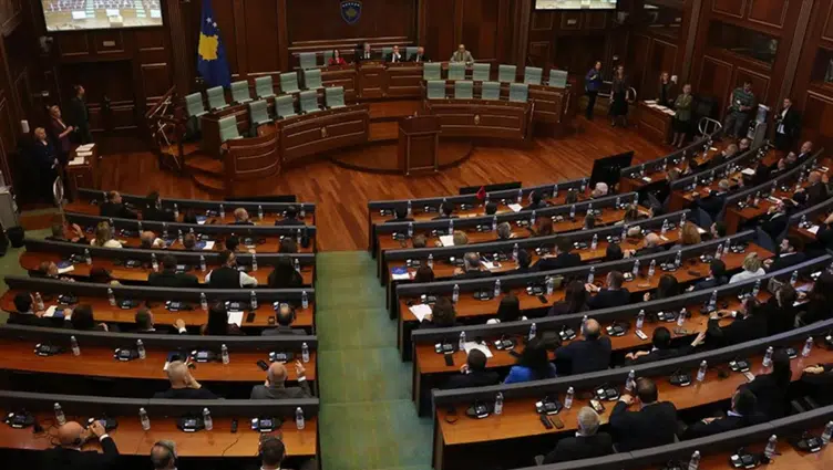 Kosova'da siyasi partilere eşekli protesto!