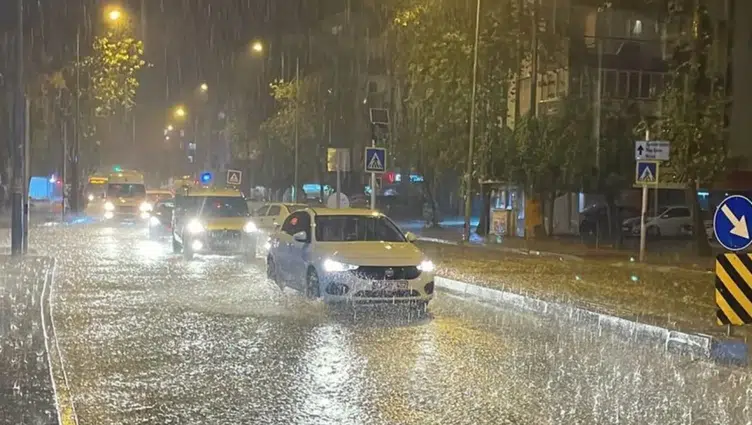 Meteoroloji uyardı: Antalya'da gök gürültülü sağanak yağışlar etkili olacak!